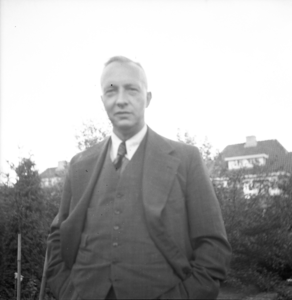 856561 Portret van een onbekende man, waarschijnlijk een leraar aan de Rijks Hogere Burgerschool (Rijks HBS, ...